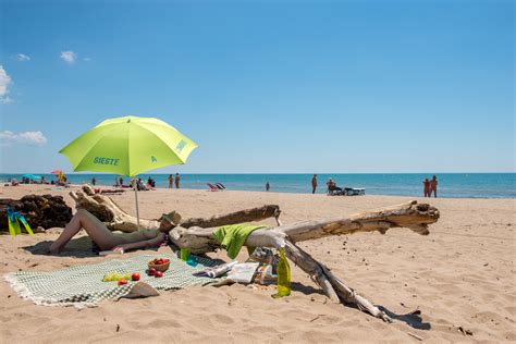 Un couple naturiste au Sérignan Plage Nature